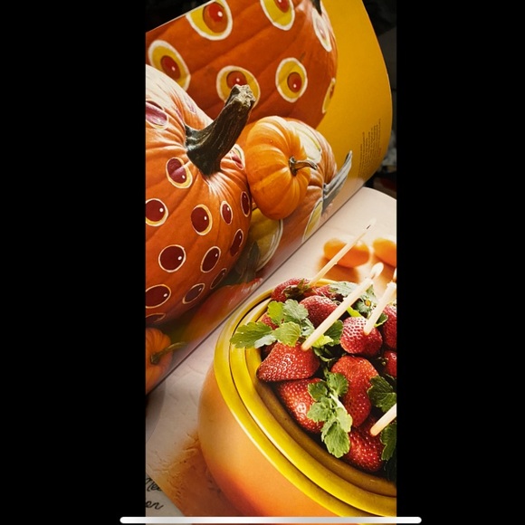 NEWpaperback book byMatthew Mead.Halloween. Style is shockingly simple. - Picture 6 of 9